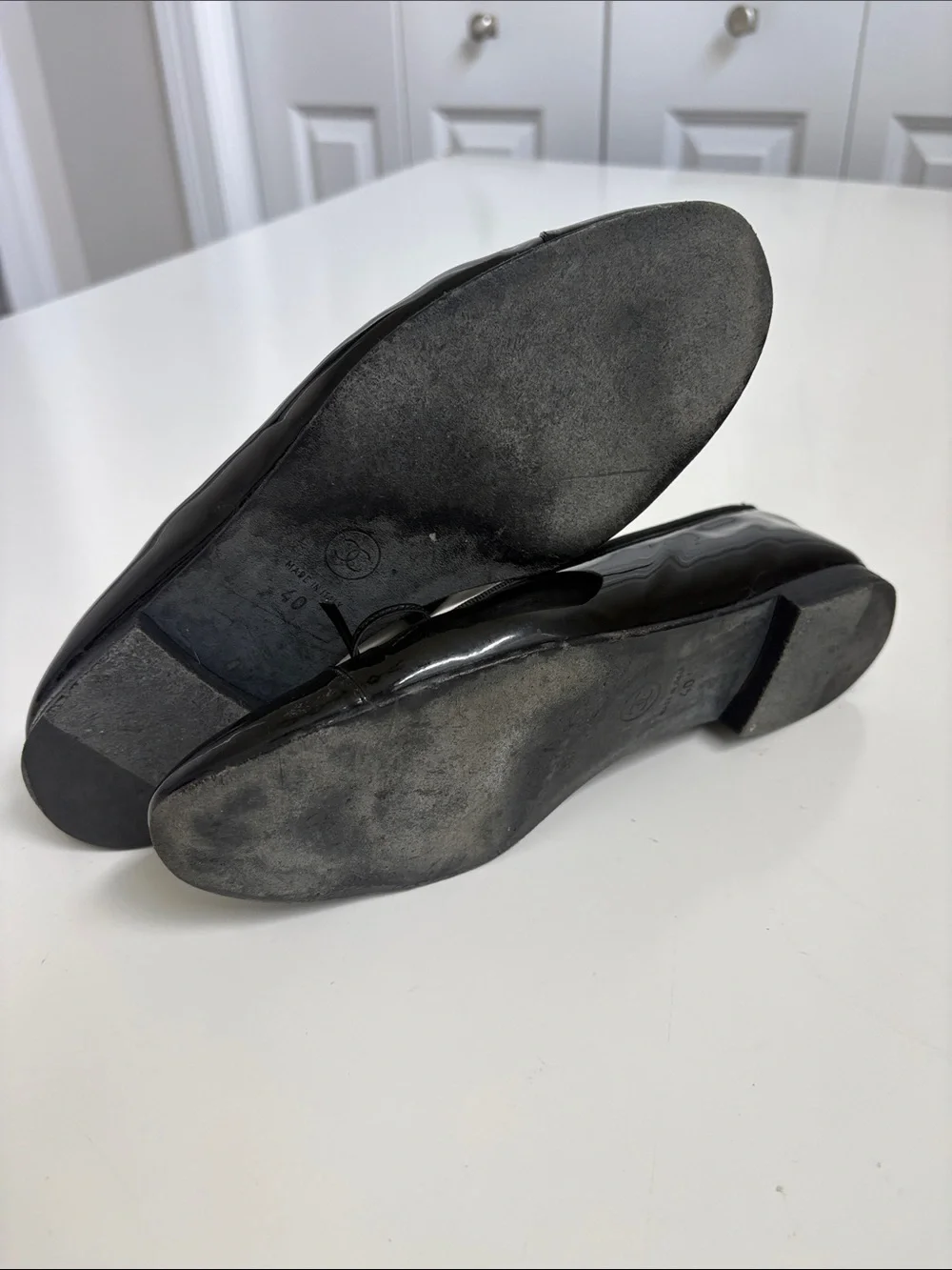 CHANEL Vintage Black Patent Leather CC Logo Ballet Flats with Bow